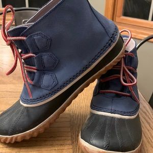 Sorel out and about duck boots-like new!